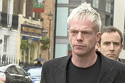 why did mr maker hang himself|Mark Speight left two suicide notes telling of 'his guilt feelings'.